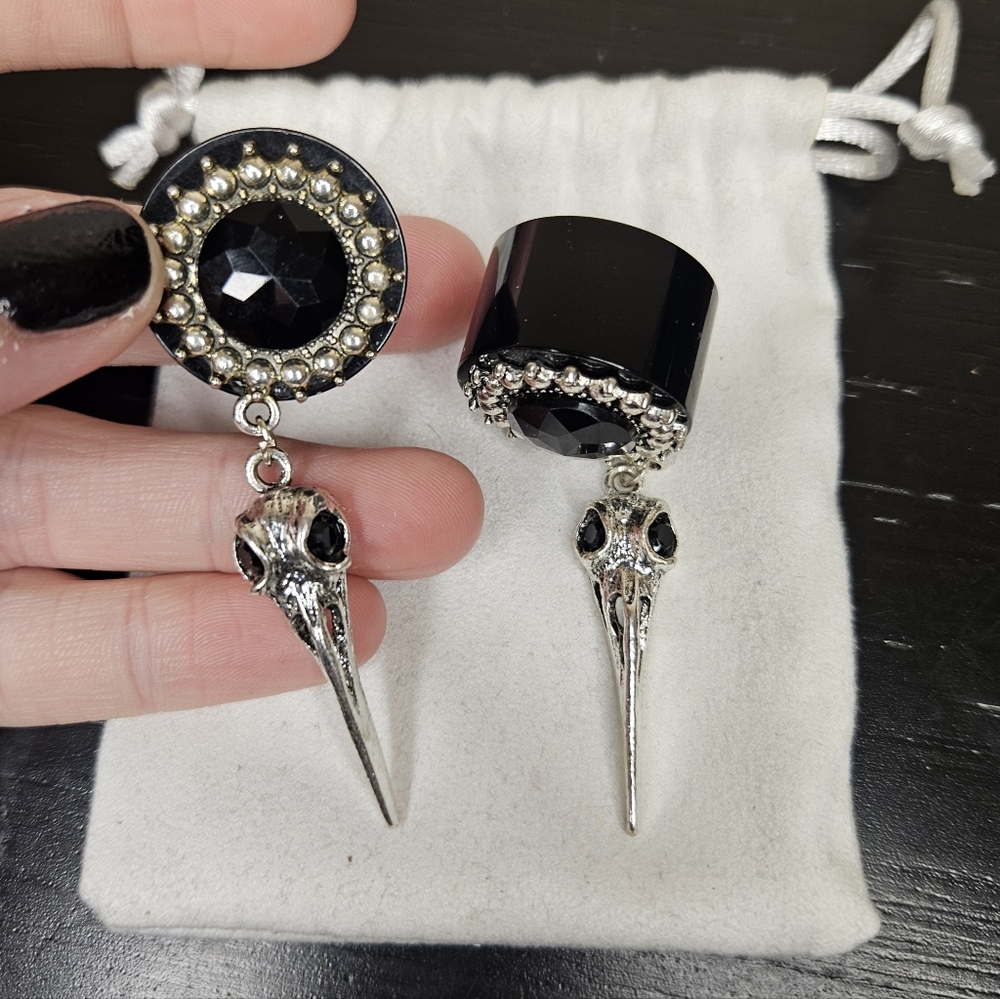 Fancy bird skull dangle plugs